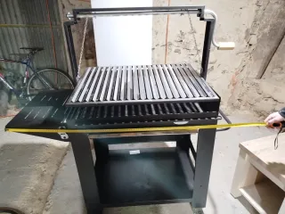 Parrilla Barbacoa de carbón a estrenar.