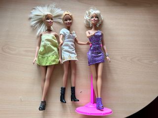 Lote de 3 Barbies con vestidos
