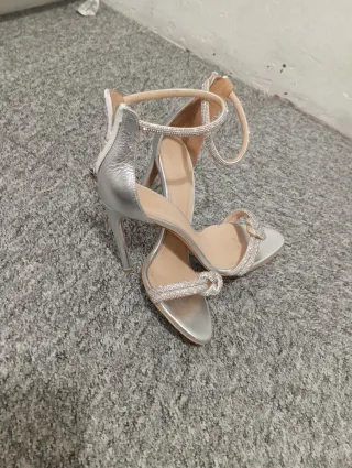 Zapatos de fiesta plateados talla 40