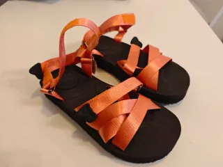 Sandalias Bimba y Lola Mujer Naranja y Negro