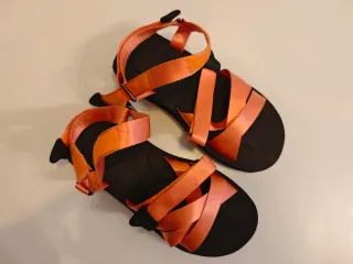 Sandalias Bimba y Lola Mujer Naranja y Negro