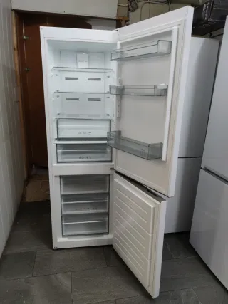 Nevera Sharp 187x60cm A+ no Frost con Garantia