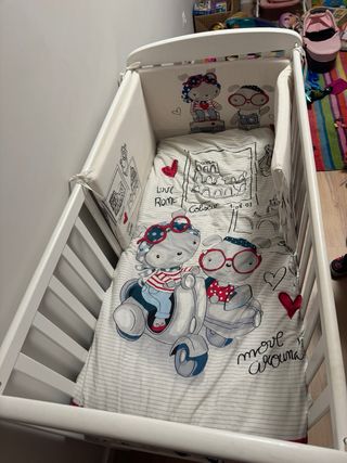 Cuna completa con ropa de cama colchón