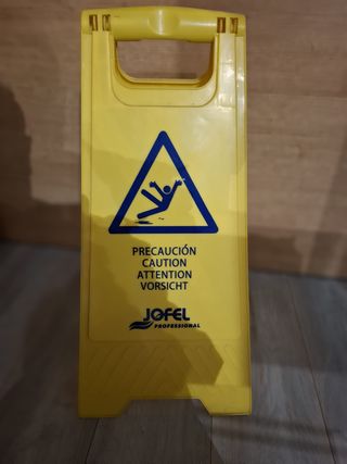Cartel suelo resbaladizo Jofel