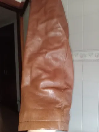 Chaqueta de piel marrón