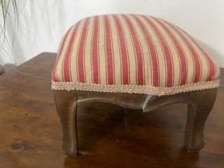 Sgabellino vintage a righe rosse e beige