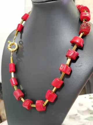 Collar Coral Rojo y Hematites Cierre Acero dorado