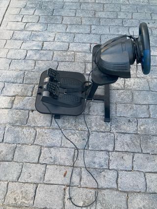 Thrustmaster T150 con Supporto