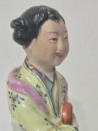 Figura de geisha  porcelana China