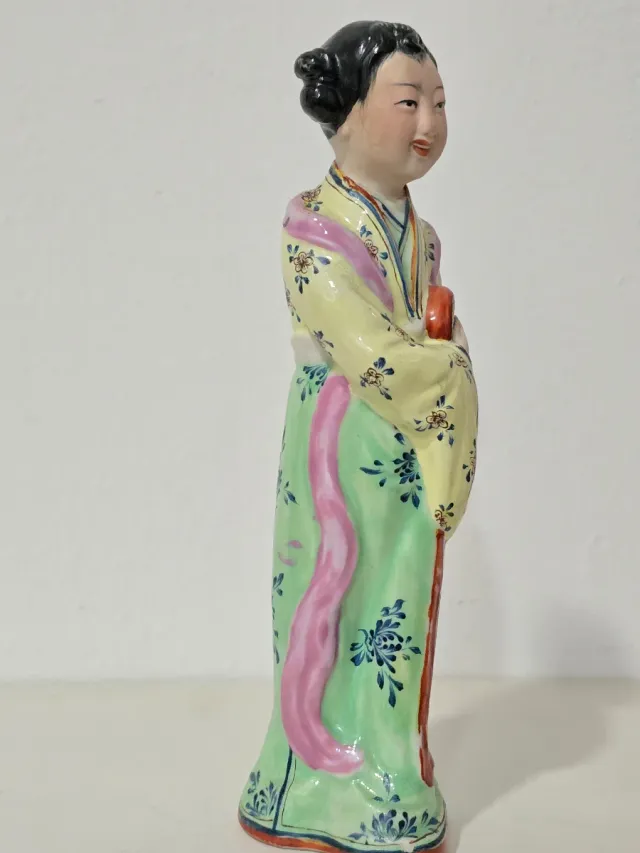 Figura de geisha  porcelana China