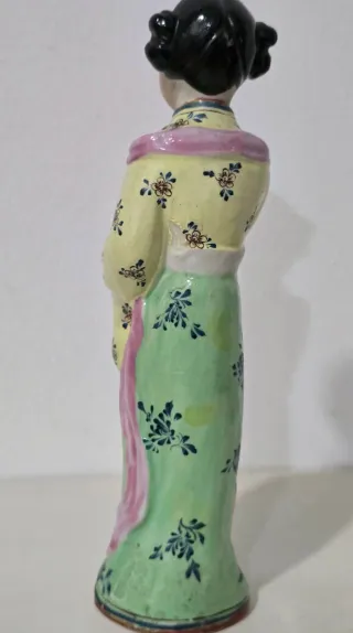 Figura de geisha  porcelana China
