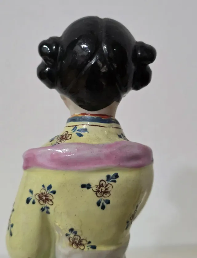 Figura de geisha  porcelana China