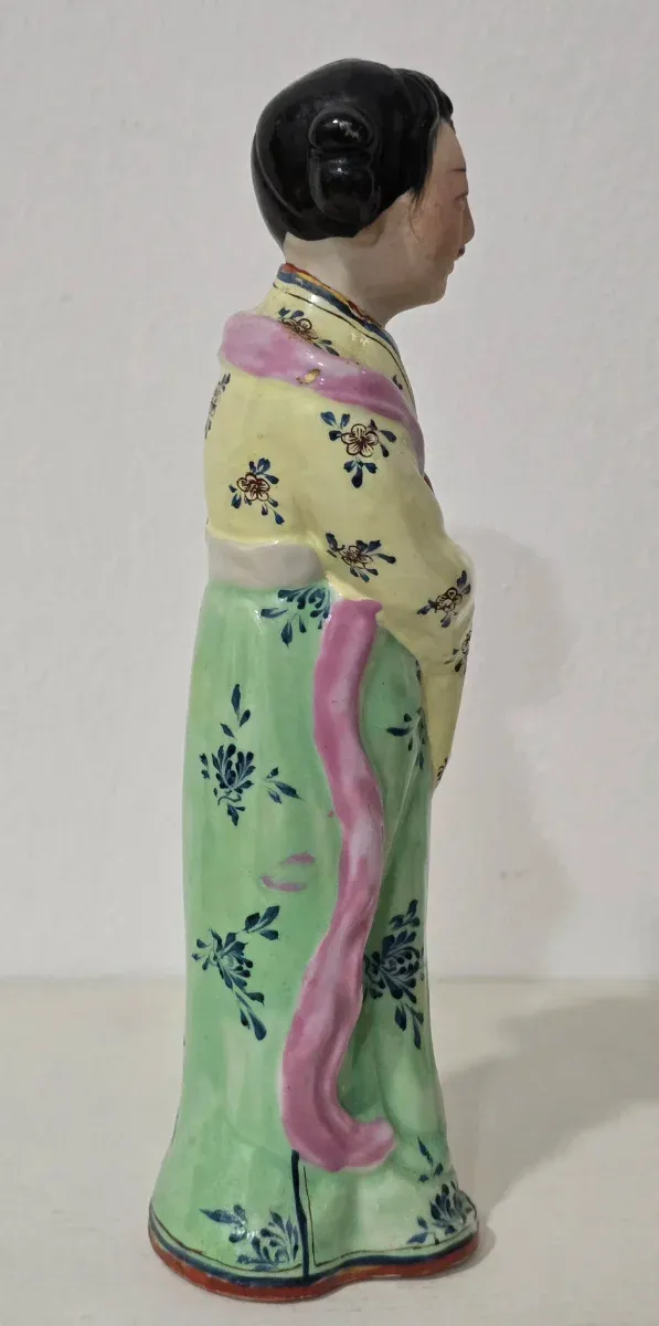 Figura de geisha  porcelana China