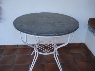 Mesa redonda vintage mármol y metal