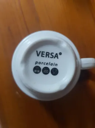 Juego de 6 tazas de café con soporte y platos. La.