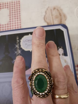Anillo vintage tipo Art deco piedra verd