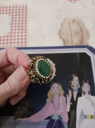 Anillo vintage tipo Art deco piedra verd