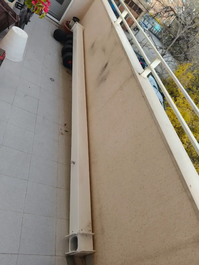 Pilar aluminio blanco