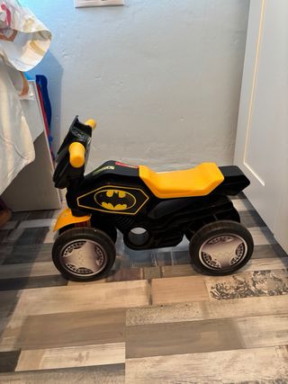 Moto correpasillos amarilla y negra