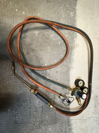 Soplete con mangueras y regulador