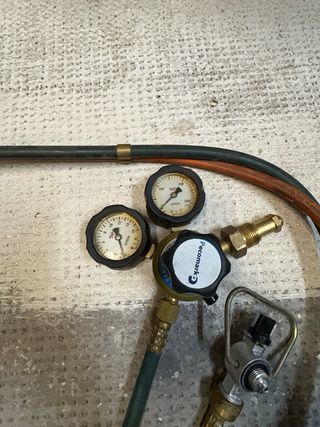 Soplete con mangueras y regulador