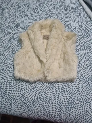 Chaleco de pelo beige