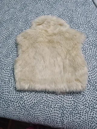 Chaleco de pelo beige