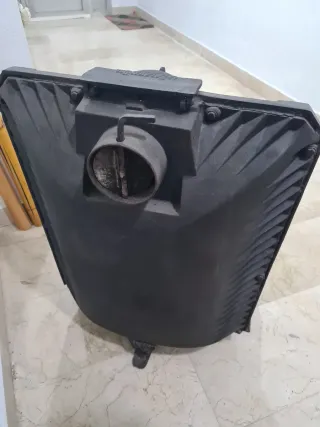 Vecchia stufa a legna e carbone salamandra