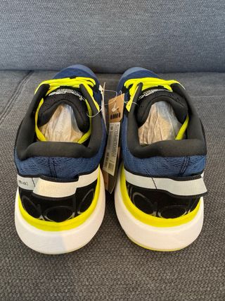 Zapatillas Diadora Mythos Volo 3 Azul/Amarillo