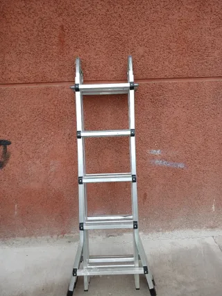 Escalera de aluminio plegable