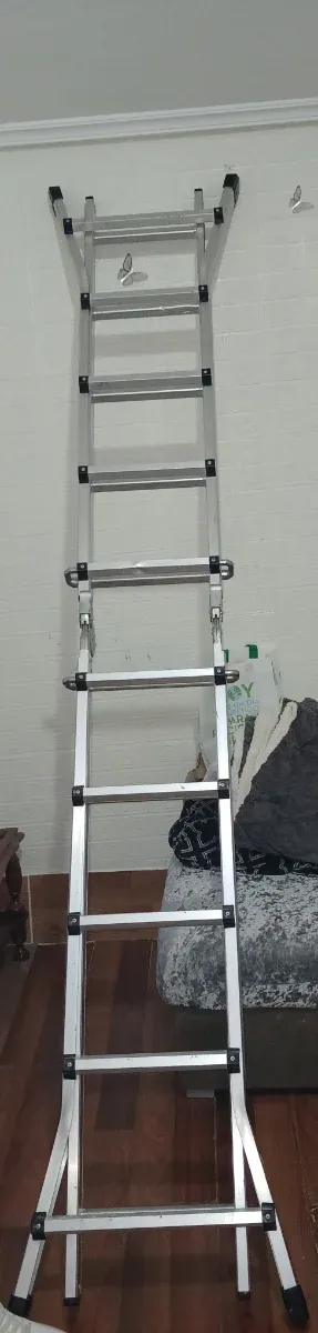 Escalera de aluminio plegable