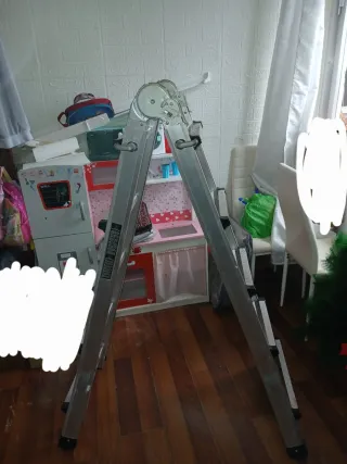 Escalera de aluminio plegable