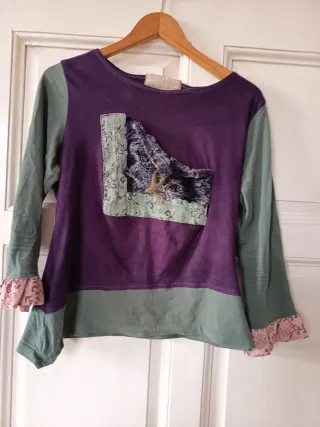 Camiseta Ian Mosh verde y morada