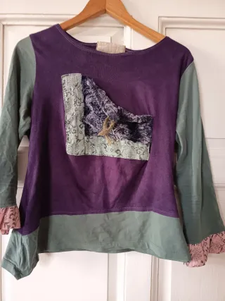 Camiseta Ian Mosh verde y morada