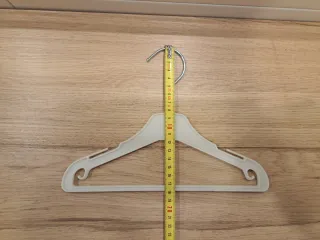 Lote 39 perchas bebé blancas