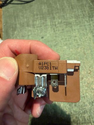 Relé PTC Arrancador Compresor Bosch 00617926