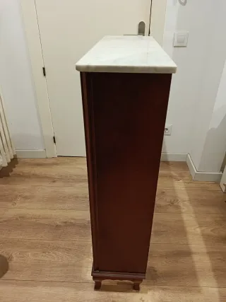 Cubre radiador de madera nogal y mármol