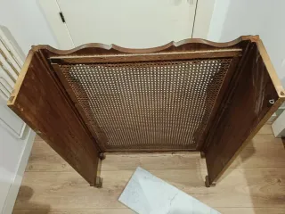 Cubre radiador de madera nogal y mármol