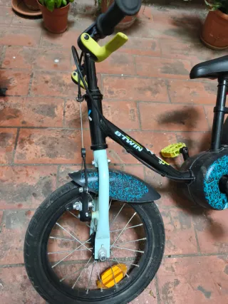 Bicicleta infantil Btwin con diseño de monstruo
