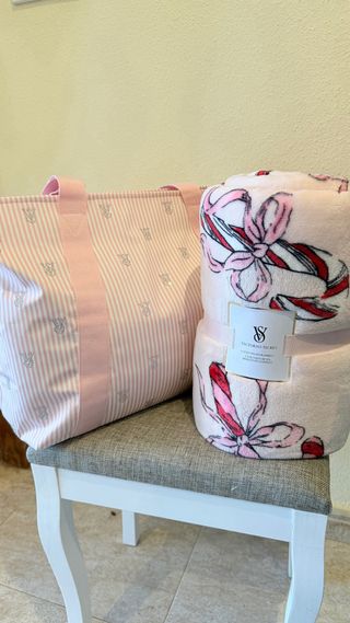 Bolso y Manta Victoria Secret's