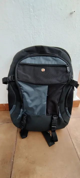 Mochila TARGUS para portátil hasta 19" como nueva.