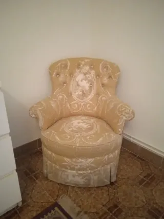 Butaca pequeña tapizada
