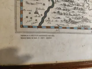Lámpara antigua y mapa de Navarra