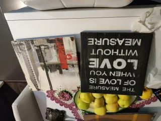 Lámpara antigua y mapa de Navarra