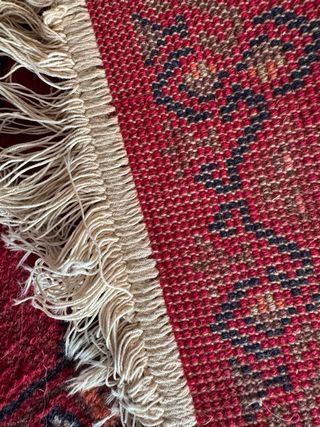 Alfombra de lana , hecho de mano antiguo.