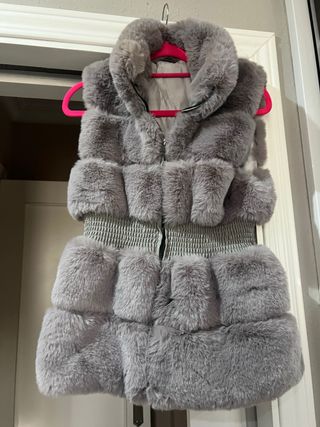 Chaleco de pelo gris