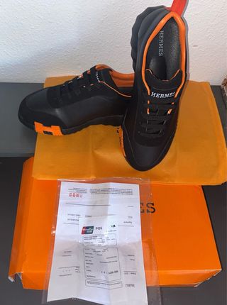 Zapatillas Hermès Negras y Naranjas Nuevas
