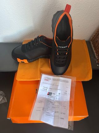 Zapatillas Hermès Negras y Naranjas Nuevas