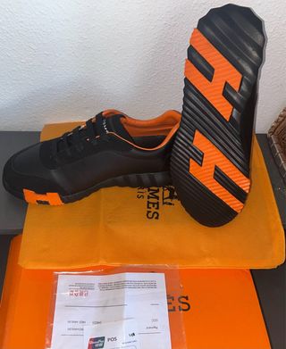 Zapatillas Hermès Negras y Naranjas Nuevas