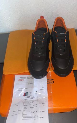 Zapatillas Hermès Negras y Naranjas Nuevas
